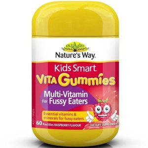 – Bổ sung đầy đủ lượng vitamin, chất khoáng và chất xơ cần thiết cho trẻ em, đặc biệt phù hợp với bé lười ăn, chậm hấp thu, tiêu hóa kém. – Giúp tăng cường hệ tiêu hóa, kích thích vị giác giúp bé ăn ngon miệng, hấp thụ được dưỡng chất tốt hơn và cải thiện cân nặng, chiều cao. – Hỗ trợ tăng cảm giác thèm ăn một cách tự nhiên. – Phát triển thị giác, xương chắc khỏe. – Tăng cường hệ miễn dịch và sức đề kháng của cơ thể. Hạn chế ốm vặt